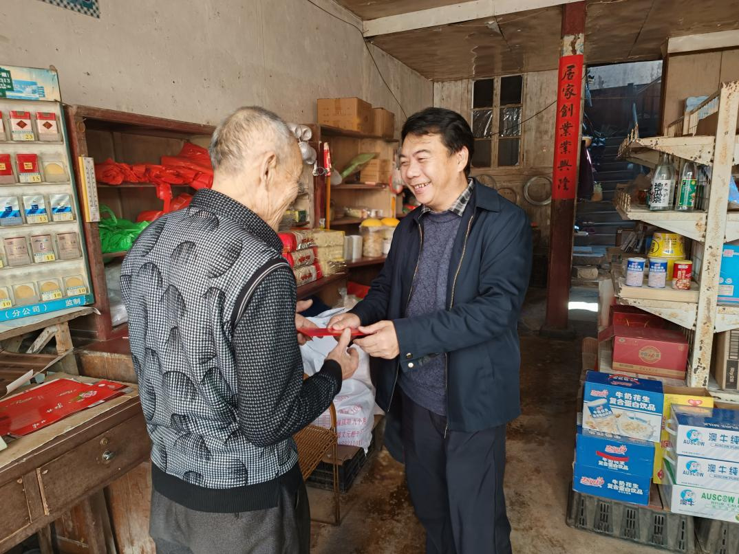 市永乐国际公司下属企业闽东能源公司陪同市政协领导到古田县南阳村开展走访慰问活动